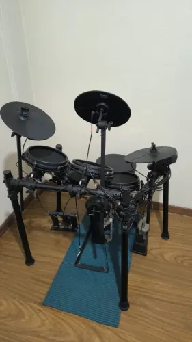 Bateria Eletrônica Alesis Nitro Mesh Kit - Completa e Impecável
