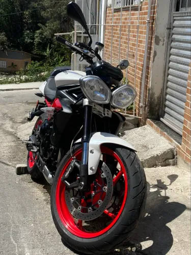 Street triple 675R