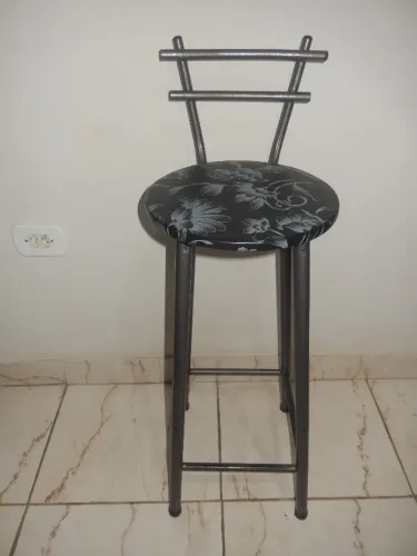 Banqueta de metal