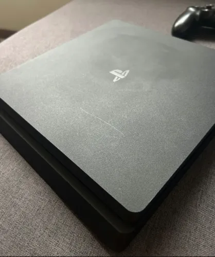 PlayStation 4 slim preto + 4 jogos mídia física + acessórios