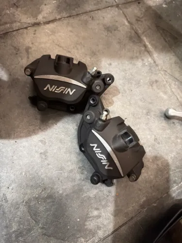 PAR PINÇA DE FREIO NIFIN STREET TRIPLE 765