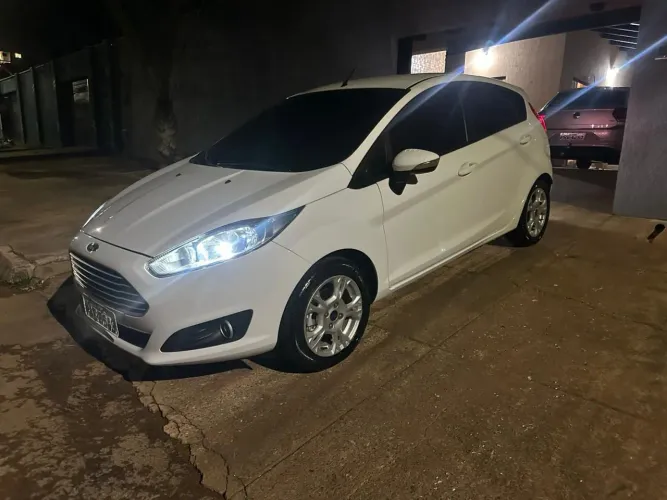 Ford Fiesta 1.6 16V Flex Aut. 5P 2015