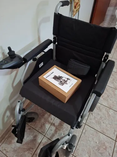 Cadeira motorizada com almofada pneumática
