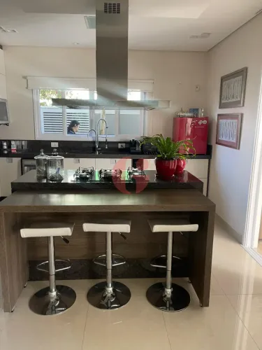 Casa em condomínio fechado á venda com 04 quartos sendo 03 suítes- Jacareí