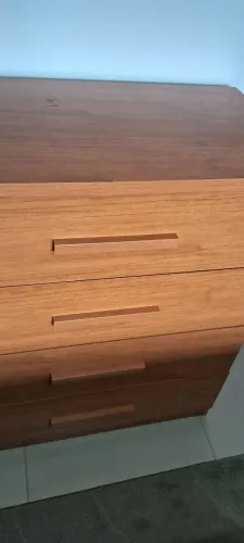 Vendo Cômoda em MDF com 4 gavetas grandes,  medidas: largura 88 X 98 x48