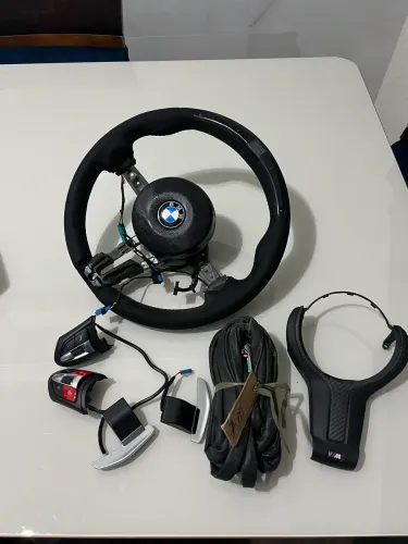  volante BMW M Performance revestido em Alcantara
