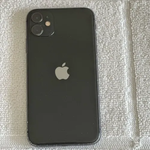 Vendo iPhone 11 128gb camera traseira quebrada pega embaçado de resto funciona tudo 600
