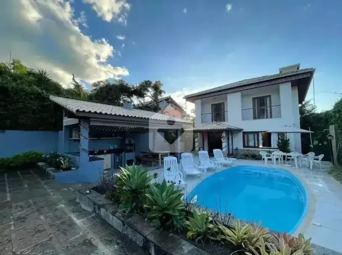 Casa para aluguel com 3 quartos, 360m² - Cuiabá - Petrópolis/RJ