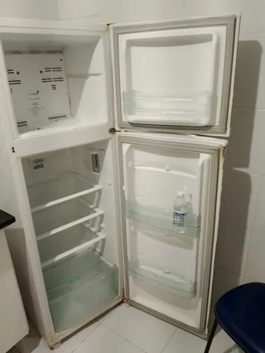 Vendo geladeira 
