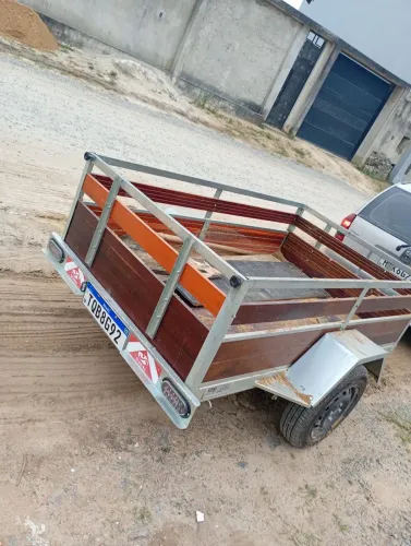 Vendo Carretinha e Betoneira semi novos os dois