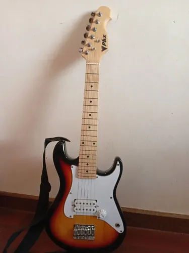 Guitarra PHX infantil (cordas precisam ser trocadas)