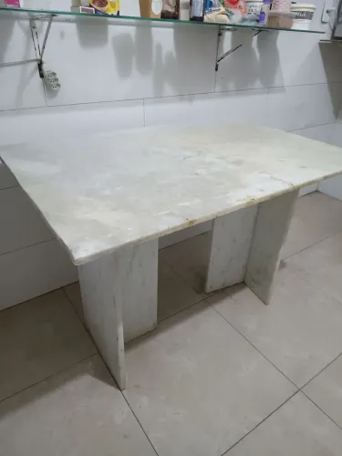 Mesa para 4 cadeiras em mármore branco