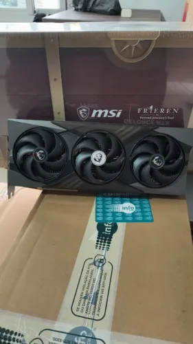 RTX 5070, MSI, GAMING TRIO, 12GB - MUITO CONSERVADA