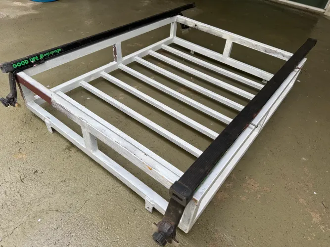 Bagageiro para carro de aço reforçado