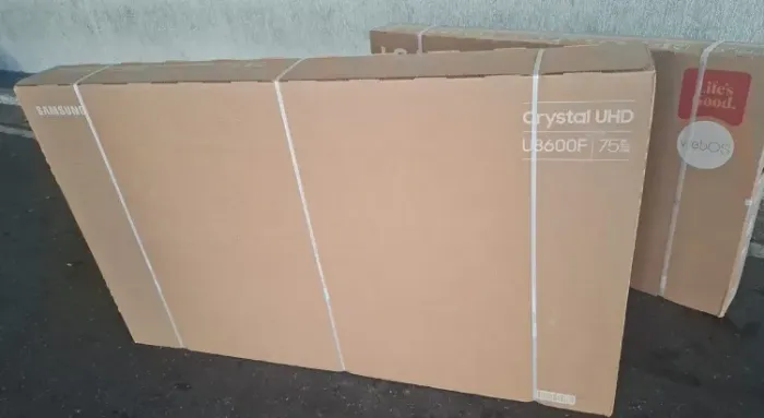 TV 75 SAMSUMG CRYSTAL 4K - nova lacrada