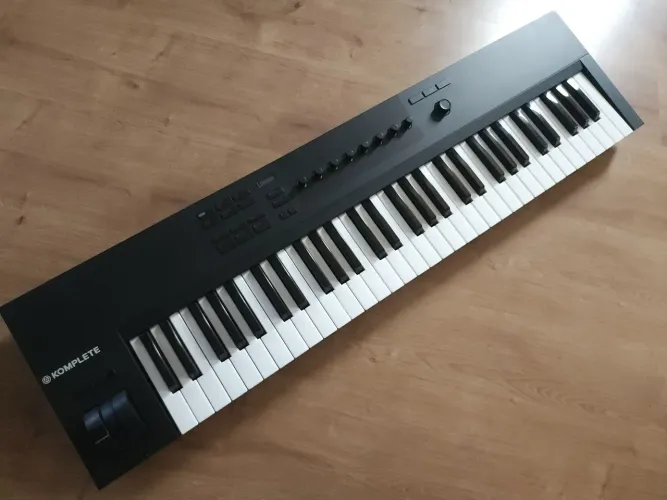 Controlador Komplete A61