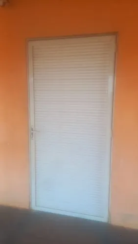 PORTA VENEZIANA DE ALUMÍNIO 
