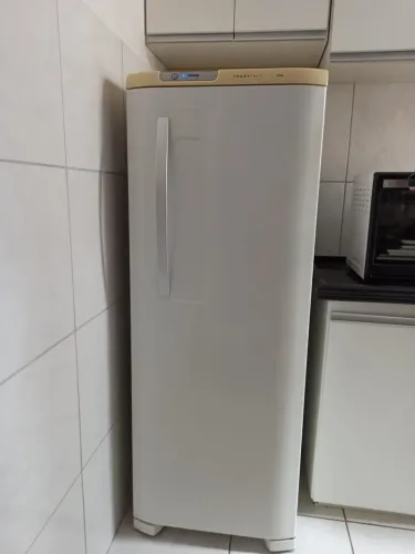Geladeira Electrolux RFE38 323 litros Frost Free Refrigerador