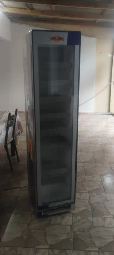 Geladeira vertical Redbull 178L
