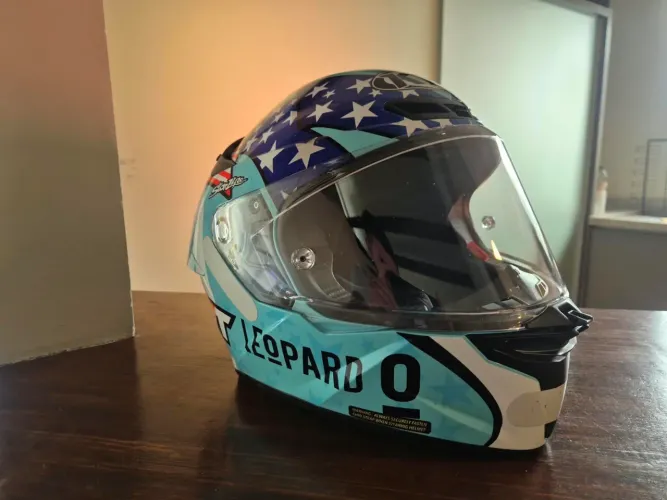 Capacete KYT tamanho L