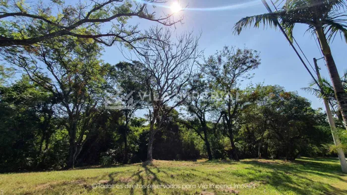 Lote em meio à natureza com 3.020m² à venda na Fazenda Vila Real!