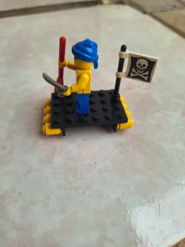 1733 LEGO Shipwrecked Pirate - completo