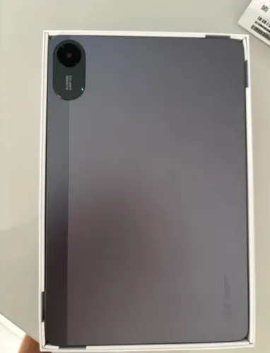Tablet novo, nunca usado. Com garantia da loja