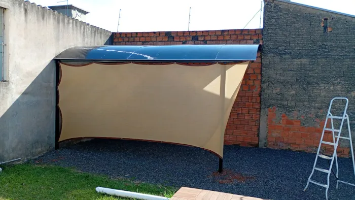 Cobertura de ferro com acrílico