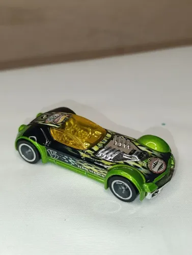 Hot Wheels Ballistik Via 35
