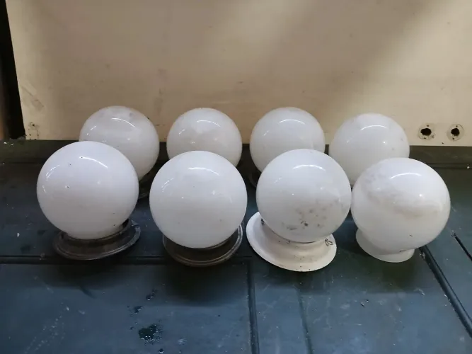 Vendo 8 bulbos de vidro, para iluminação 