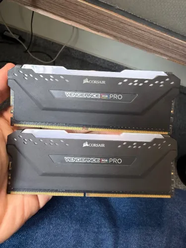 16gb (2x8) corsair com rgb 3200