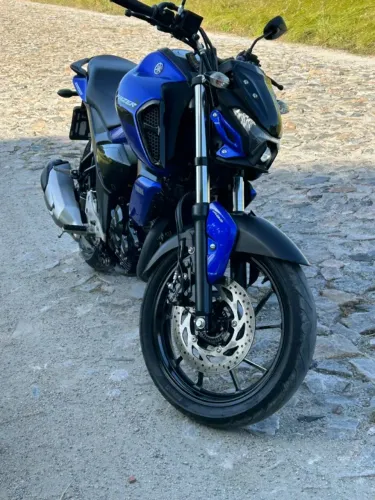 Vendo Yamaha FZ15 2024 azul 6450 km rodados