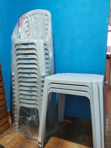 Vendo jogos de mesas com cadeiras