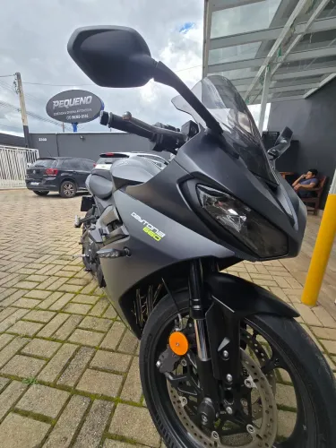 Daytona 660 2024 - 7.000 km - Com Quickshifter e Acessórios colocados na concessionária
