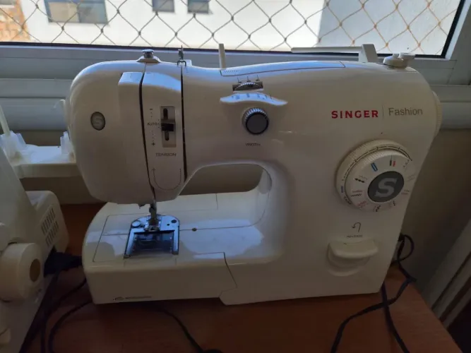 Máquina de costura SINGER fashion