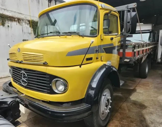 Caminhão Mercedes-Benz