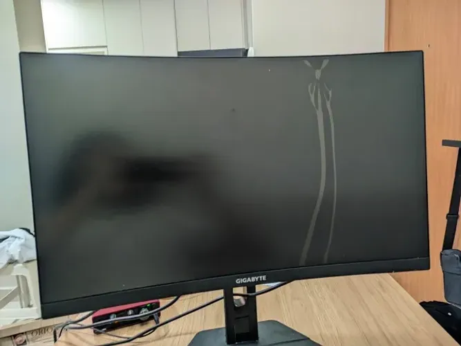 Monitor GigaByte 27 polegadas curvo (Tela com pequeno defeito)