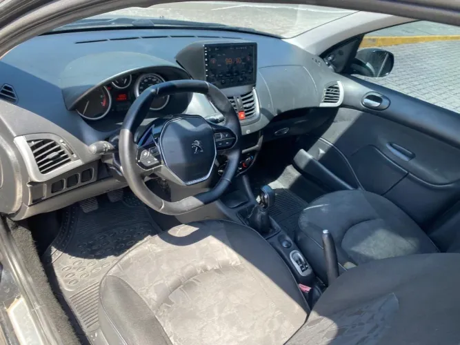 Peugeot 207 XR 1.4 Flex 8V 3P 2011