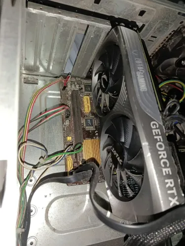 RTX 4060 8GB.