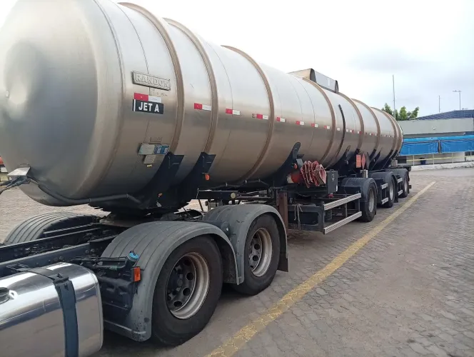 VENDO CARRETA WANDERLEYA TANQUE INOX 45 MIL LITROS RANDON 