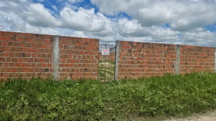 Terreno Murado com 240m², metragem de 10m x 24m no Município de Serrinha-RN