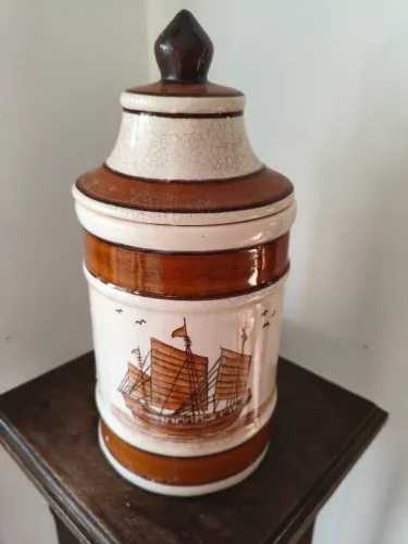 Pote para decoração ou uso branco e caramelo