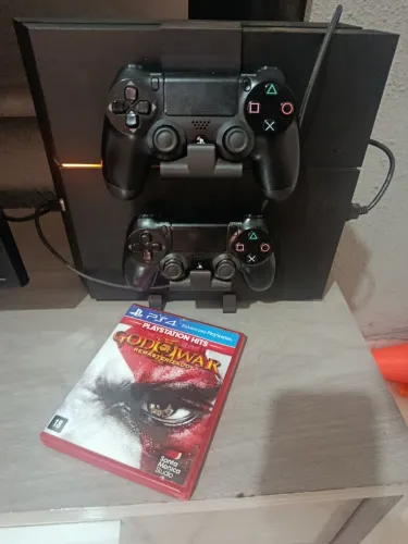 ? PS4 EM EXCELENTE ESTADO + 2 CONTROLES + JOGO!