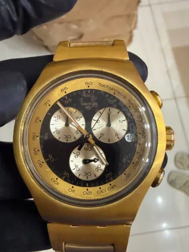SWATCH CARA PRETA 