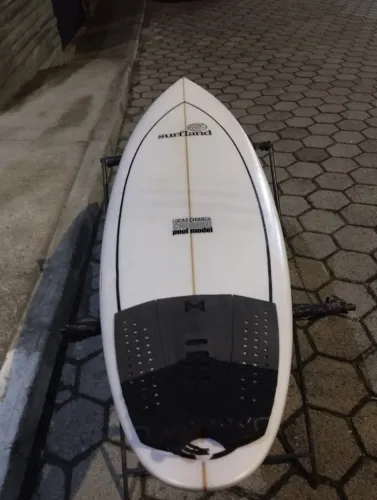 Prancha Semi-Nova 5'11 32,80L / Remadãoo, bico largo ?