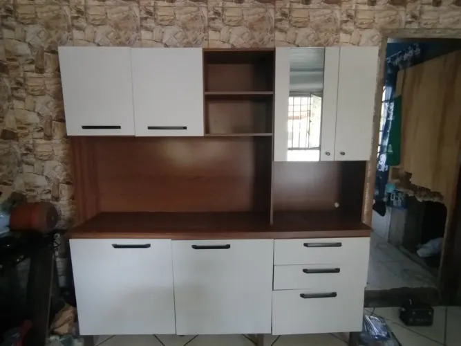 Vendo móvel de cozinha, impecável, grande e bonito, bem conservado.