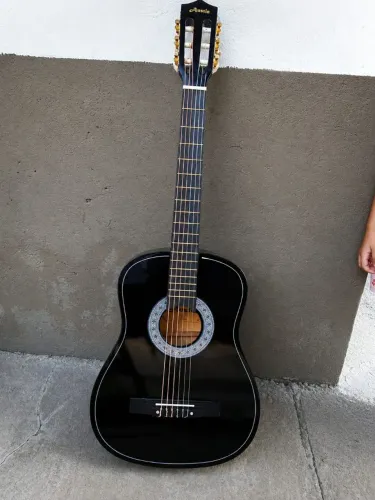 Vende-se violão de aprendiz (nunca foi usado).