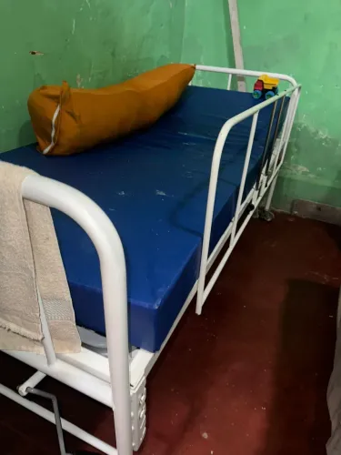 Cama hospitalar articulada