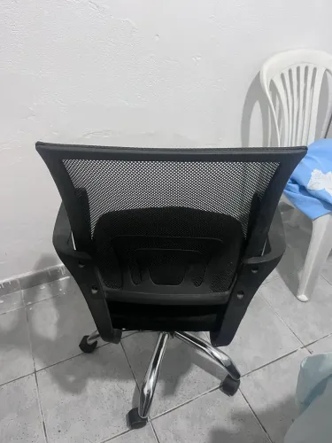 vendo cadeira de escritório semi nova