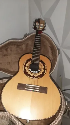 cavaquinho de luthier feito pela marca De Castro Luthier